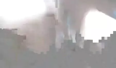 دو لزبین یکدیگر را بر روی نیمکت مسخره می کنند داستان سکسیمادر پسر