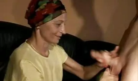 زن روسی در جوراب ساق بلند خود را دانلودسکس پسر با پسر با dildo در اتاق نشیمن fucks می کند