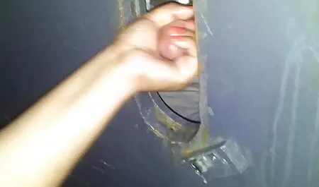 هندی در اتاق خواب دست به خودارضایی فیلم سکسی پسر با دختر می زند