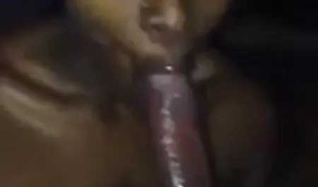 انگشت زدن ، مکیدن و مخفی کردن فیلم سکس پسر با مادر برش های خال کوبی شده هنگام بازی گلف با دوست پسرش روی نیمکت