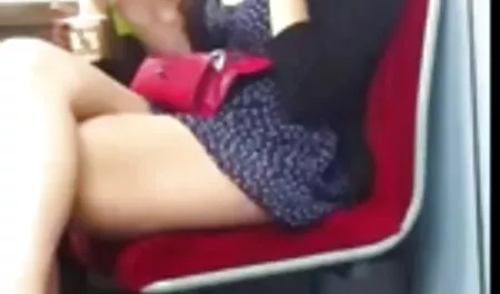 یک بلوند در گوشواره های صورتی سعی دارد لباس کلیپ سکس دختر پسر زرد رنگی را بپوشد که با الاغ بزرگ او همراه باشد