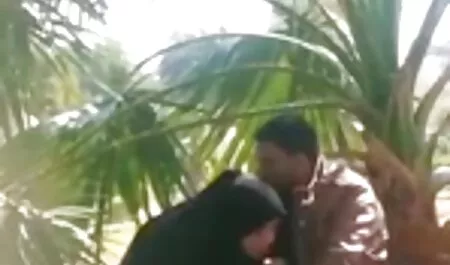 جوان لاتینا با کلیپ سکس مادر با پسرش یک چمدان بزرگ در بیدمشک خود در نزدیکی استخر ، در یک هاله می شود