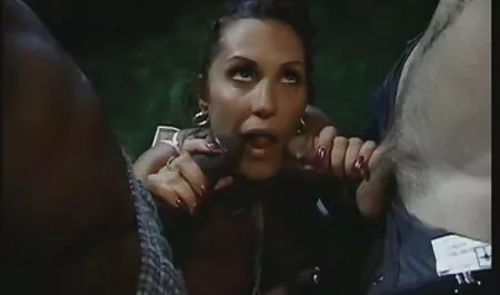 السا ژان اسپرم فیلم سکسی مامان پسر شریک زندگی خود را پس از برقراری رابطه جنسی روی نیمکت امتحان می کند