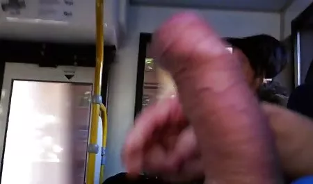 خانم در جوراب ساق بلند فیلمسوپر پسر گربه خود را با یک dildo بزرگ