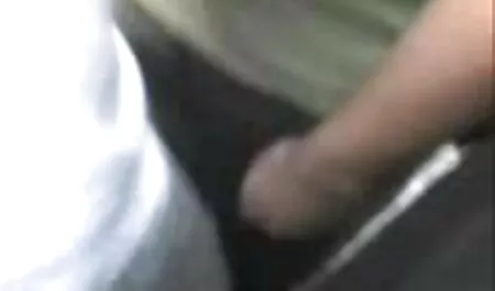 Busty آسیایی نوار می کند و خودش را سکس مادر وبسر در لباس زیر نشان می دهد