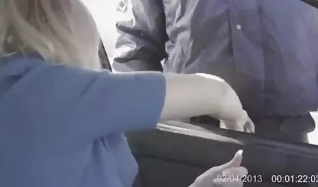 بلوند بالغ در یک دانلود رایگان فیلم سکسی مادر و پسر لباس با دهان خود روی هم اتاقی یک هم اتاقی جلوی یک وب کم در آشپزخانه کار می کند