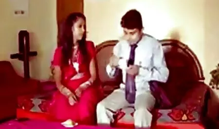 پسر یک سبزه جوان را فیلم سکسی پسرو مادر در توالت فرار می کند