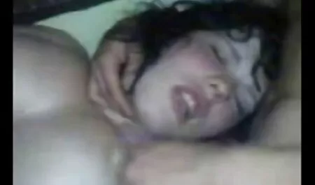 دو شکاف یک مرد را در برابر پس زمینه دانلود فیلم سکسی دختر پسر تصویر راضی می کند