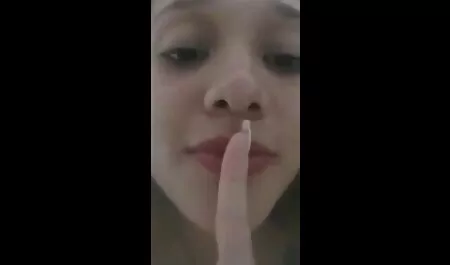 شخص با سبزه در الاغ روی یک مبل فیلم سکس دختر و پسر خارجی سفید fucks می کند