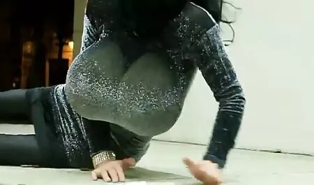 سه دانش آموز نوبت کلیپ سکس با پسر به لعنتی یک پسر تولد با یک خروس بزرگ می افتند
