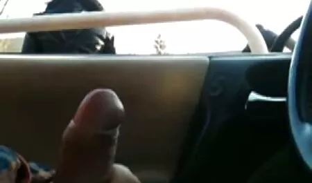 یک مرد مقعد همسر خود را کیرکلفت پسرایرانی مشت می کند و او را کنار استخر می گیرد