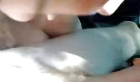 فاحشه چشم بزرگ شیرین یک شریک زندگی طولانی در اتاق سکس مادروپسر جدید خواب می خورد