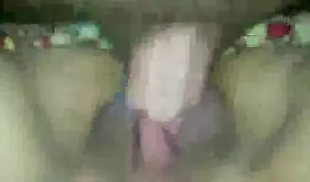 خانم بالغ کلاه را فیلم سکسی داستانی مادر و پسر با انگشت و یک dildo جلوی دوربین می اندازد